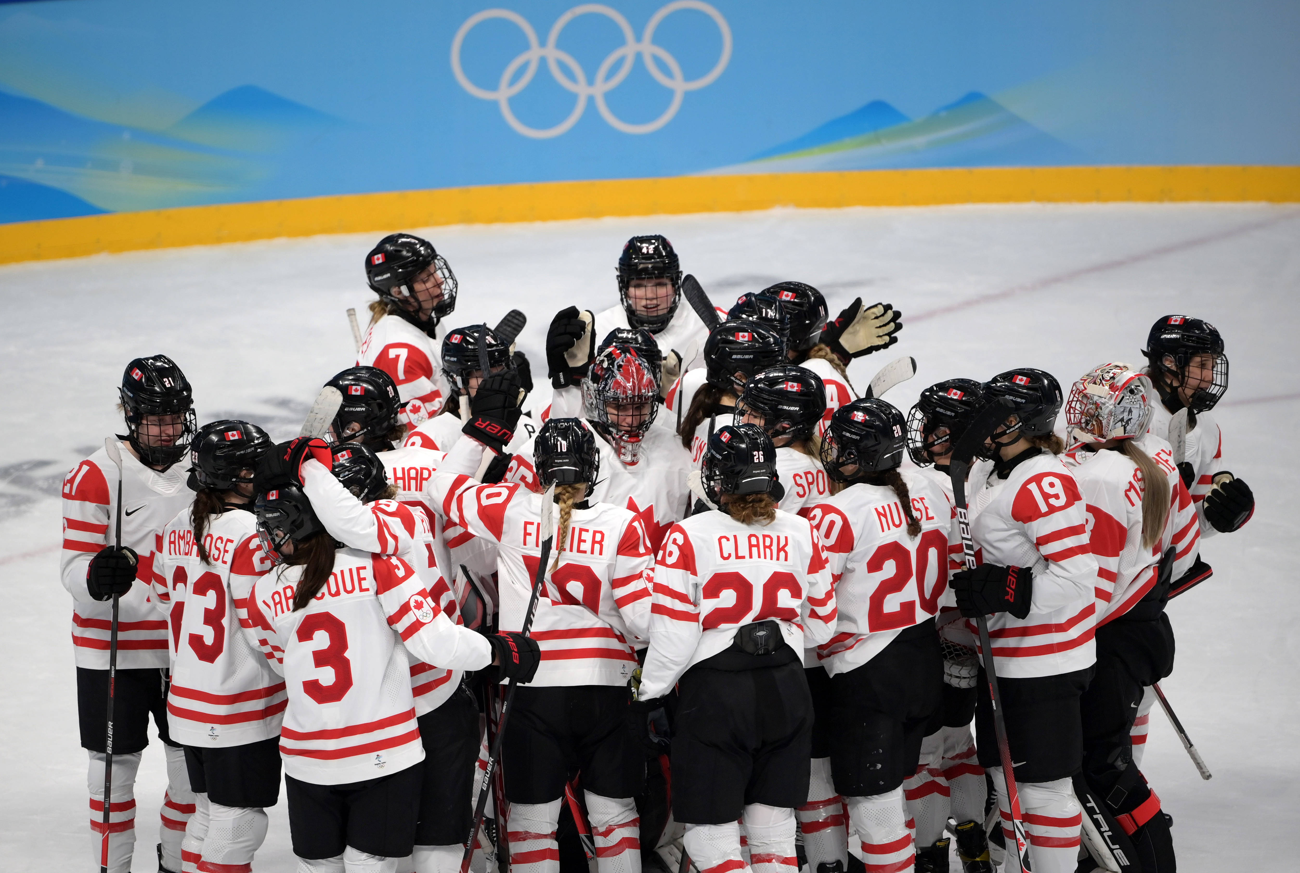 包含Scout官方宣布比赛局势复杂新规，加拿大队引发争议！全场沸腾不已的词条