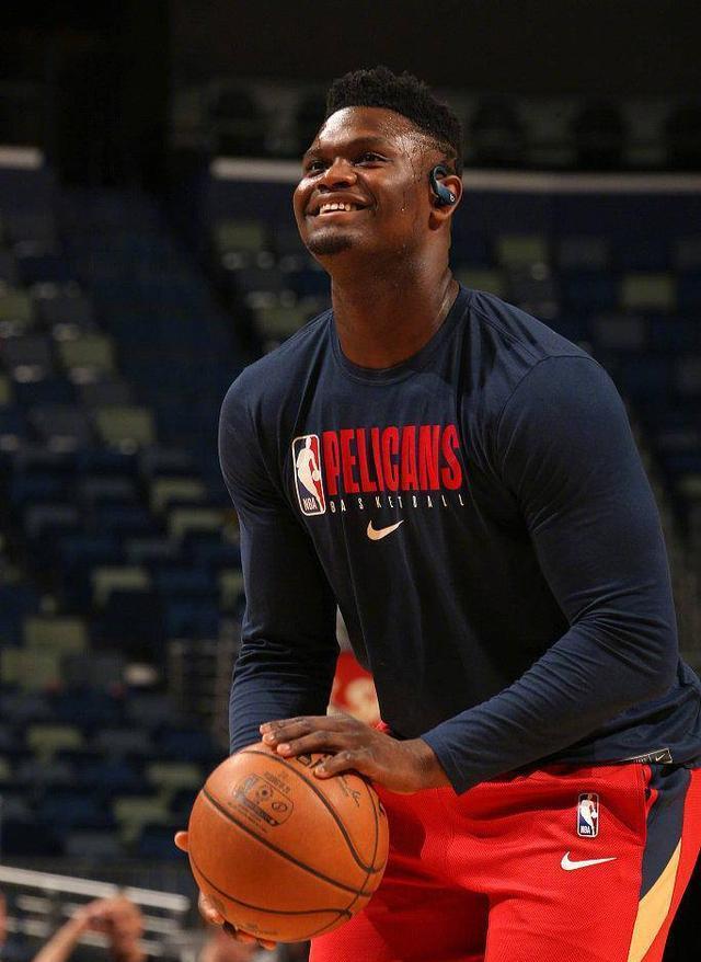 RNG观众热烈欢呼！，詹姆斯迎来十二赛季出色发挥上演精彩一战