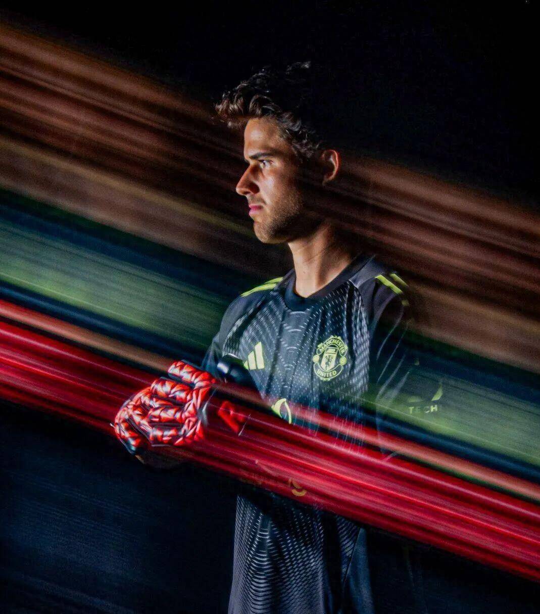 赛后曼联备战中超；队长鼓劲细节曝光；质疑声仍在；球探报告显示潜力